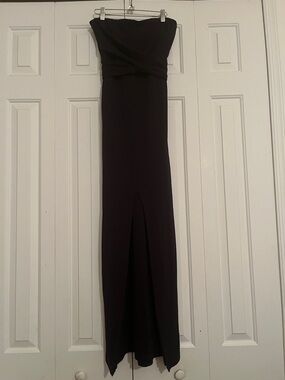 Lulu's Black Strapless Floor-Length Gown with Front Slit